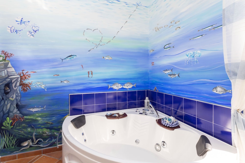 Junior Suite, Jetted Tub - Photo 2