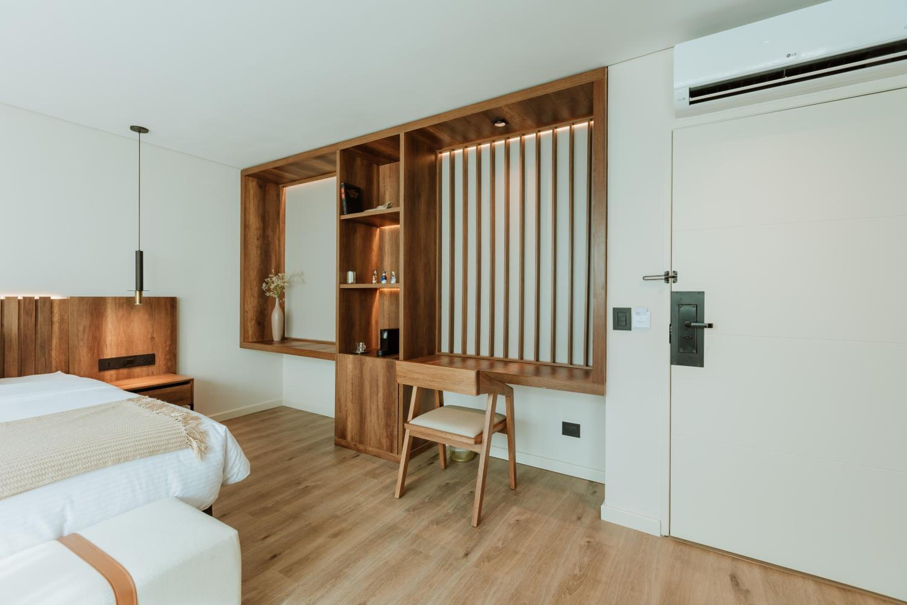 Deluxe One-Bedroom Apartment With City View photo 1