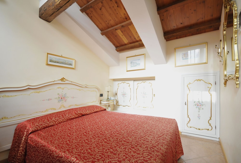 Standard Double Or Twin Room photo 2