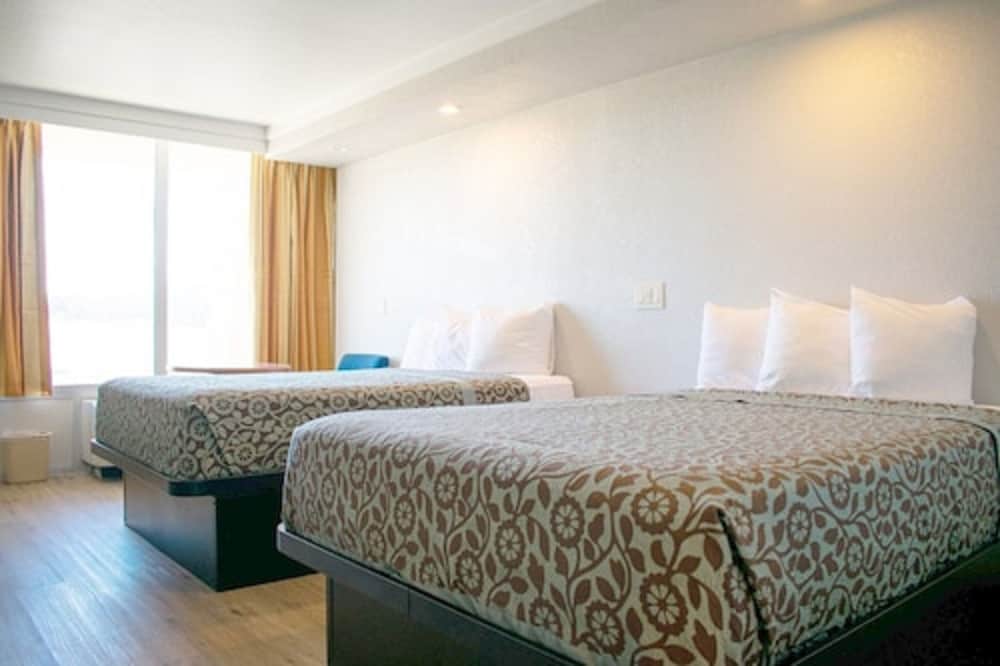 Room, 2 Double Beds, Non Smoking - Photo 3