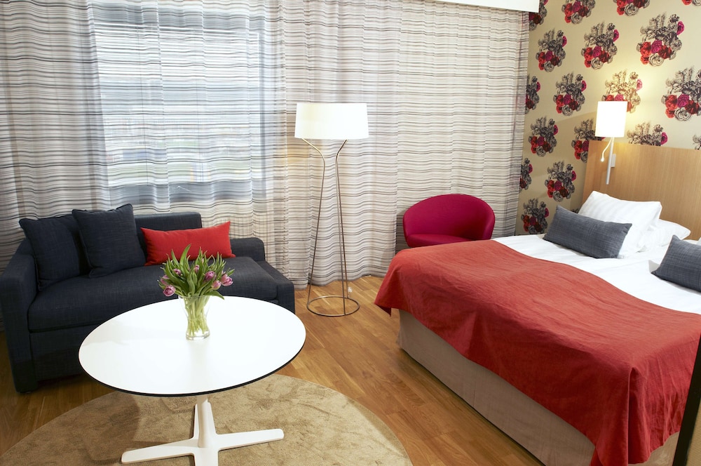 Family Room (Superior) - Photo 2