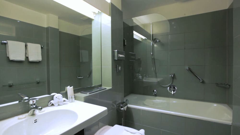 Double Room, Bathtub, Garden View
