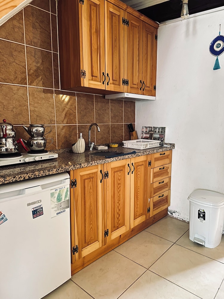 Economy Double Room, 1 Queen Bed, Non Smoking, Shared Bathroom photo 3