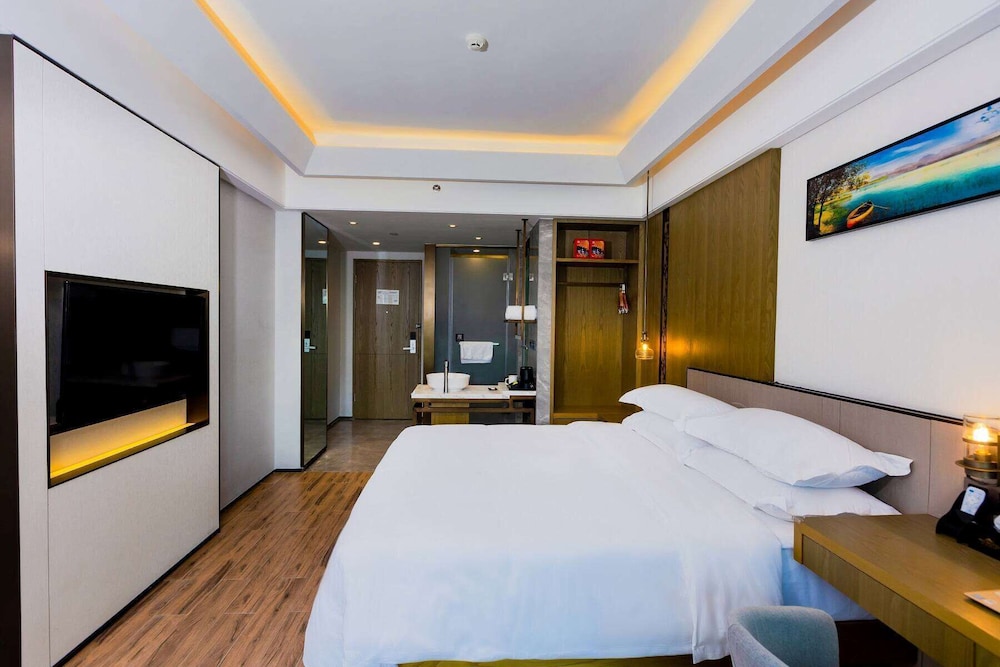 Room, 1 King Bed, Non Smoking, Mountain View