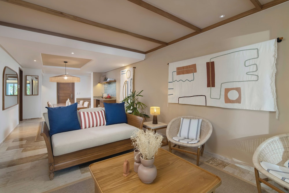 Zel Two Bedroom Master Suite Swimup