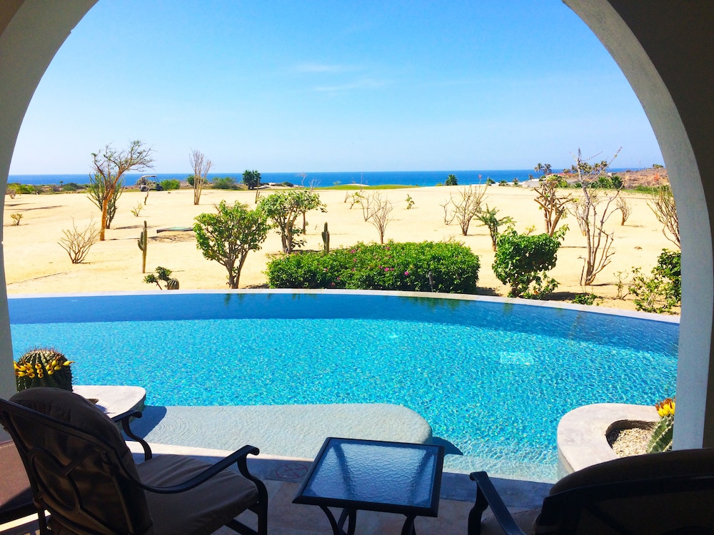 Junior Suite Swim Out Ocean View King