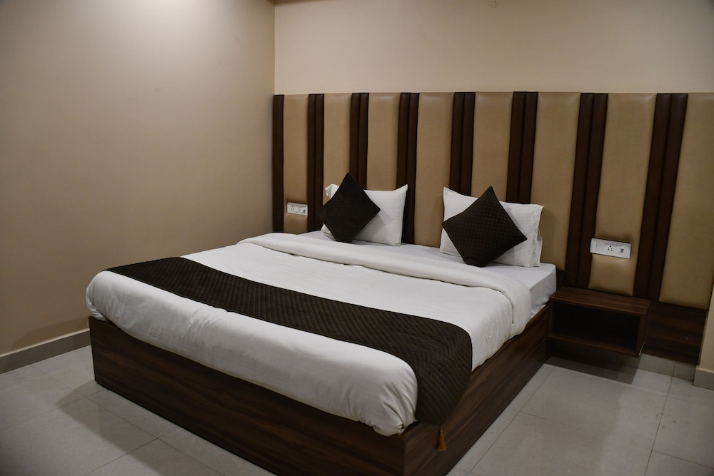 Deluxe Room - Photo 2