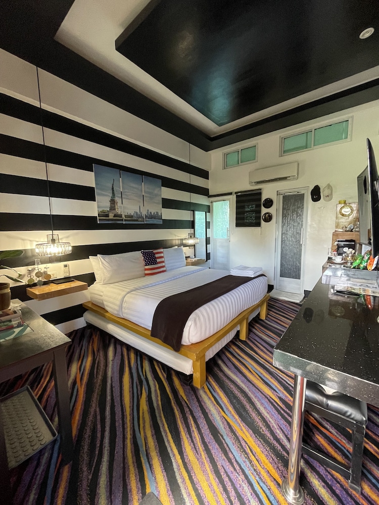 Deluxe Studio Suite, 1 King Bed