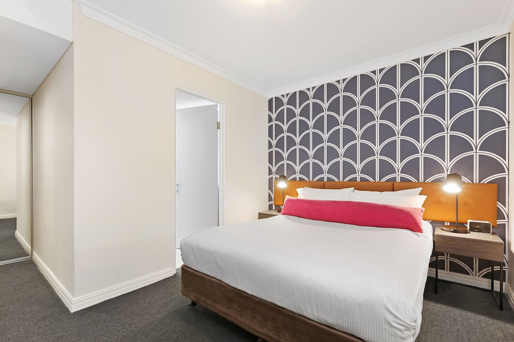 1 Bedroom Apartment - Weekly Housekeeping - Photo 3
