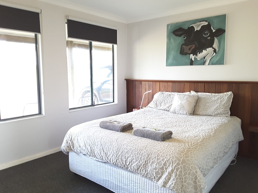 Standard Chalet, 2 Bedrooms, Non Smoking, Kitchen (Chalet 1 The Cape Howe) photo 1