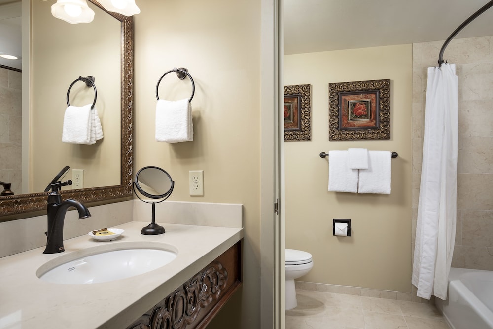 Family Suite, 2 Queen Beds - Photo 2