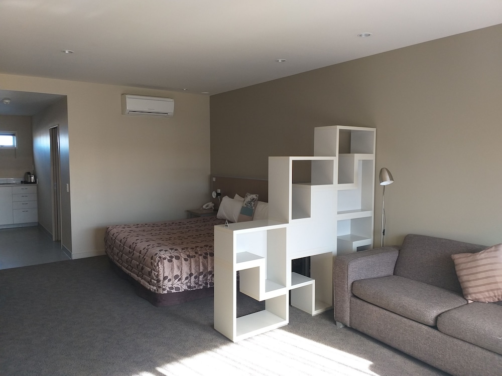 Deluxe Studio, Non Smoking, Kitchenette (Deluxe Kitchenette Studio) photo 3