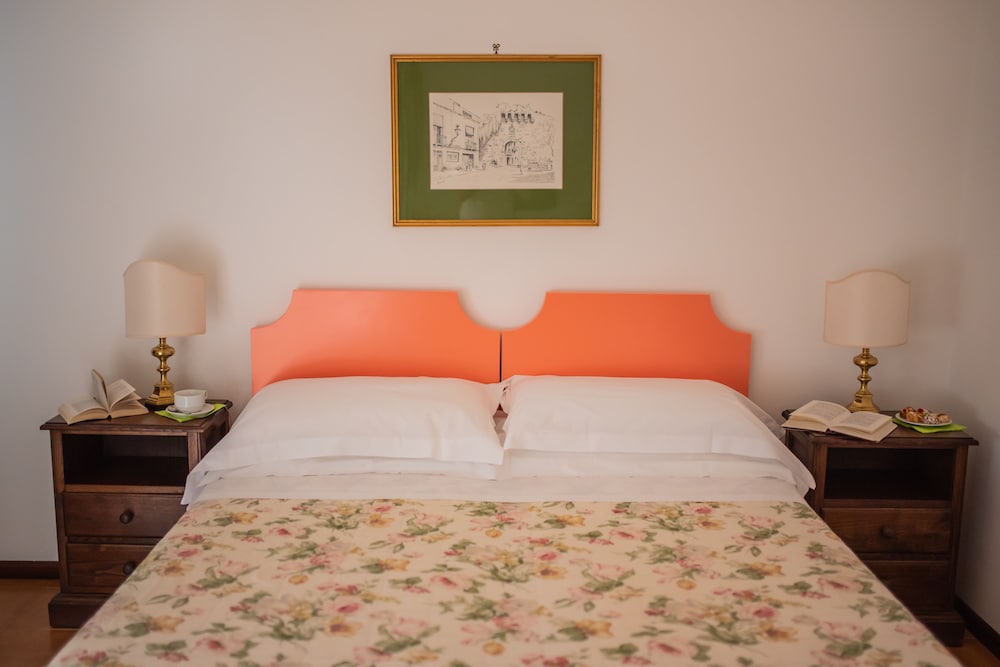 Classic Double or Twin Room - Photo 8