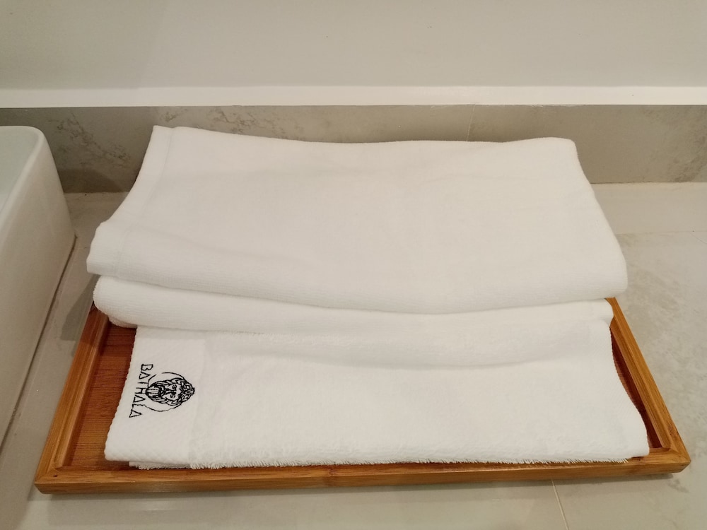 Suite - Photo 13