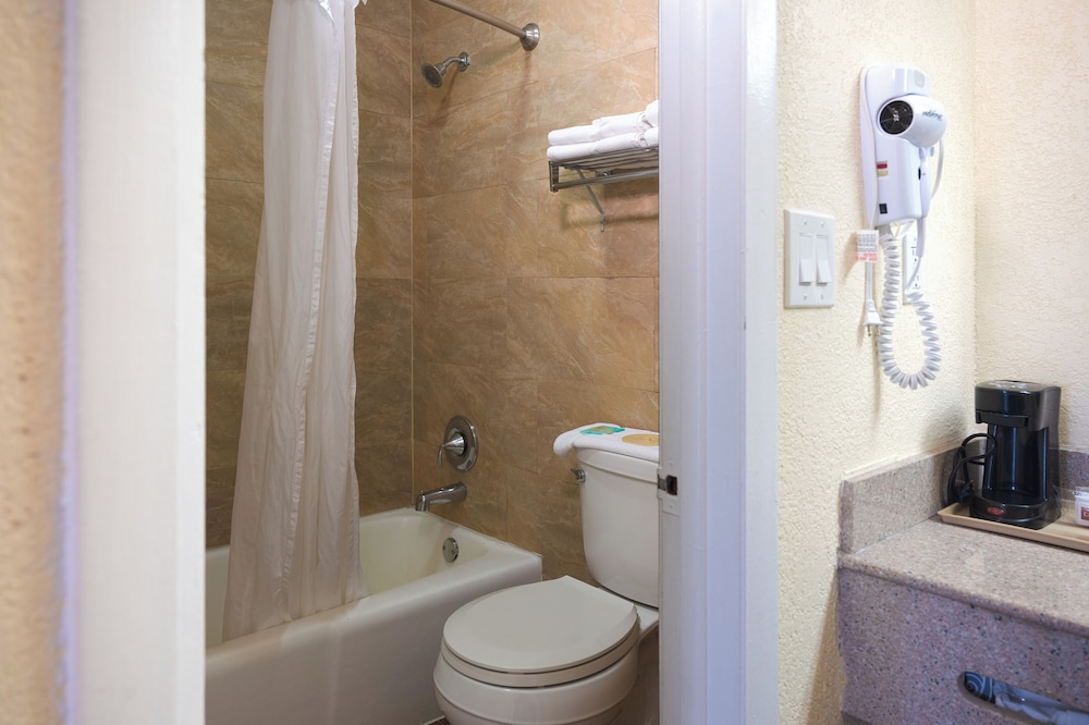Premium Room, 2 Queen Beds - Photo 15