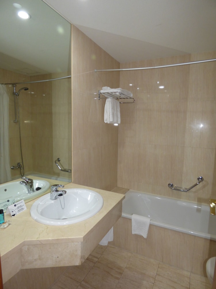 Standard Double Room - Photo 8