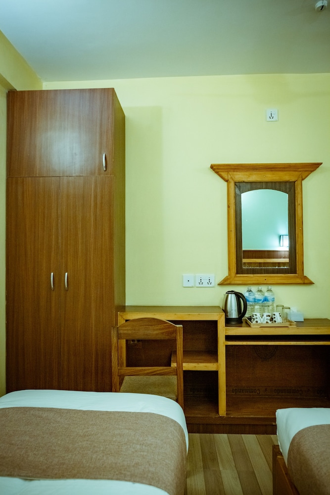 Standard Twin Room - Photo 6