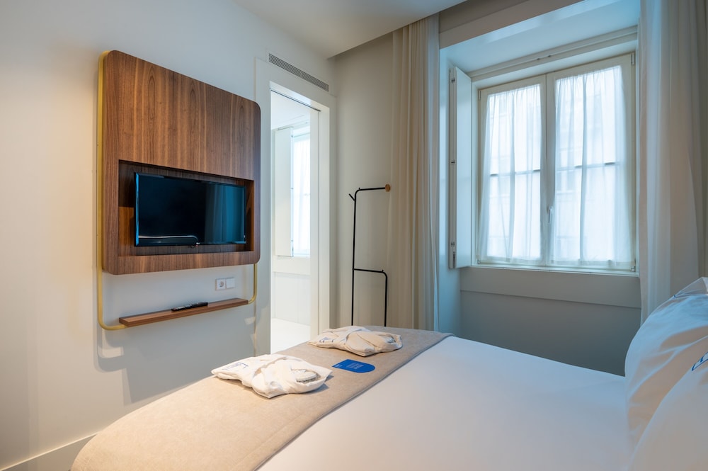 Junior Double or Twin Room, City View - Photo 3