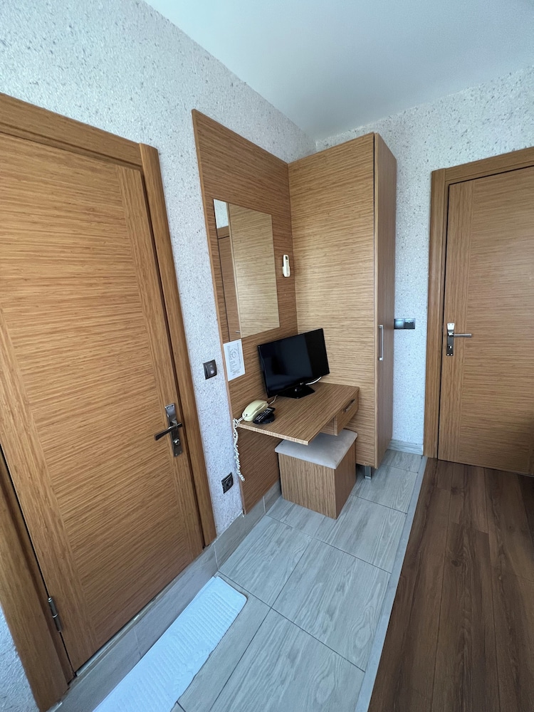 Basic Twin Room photo 3