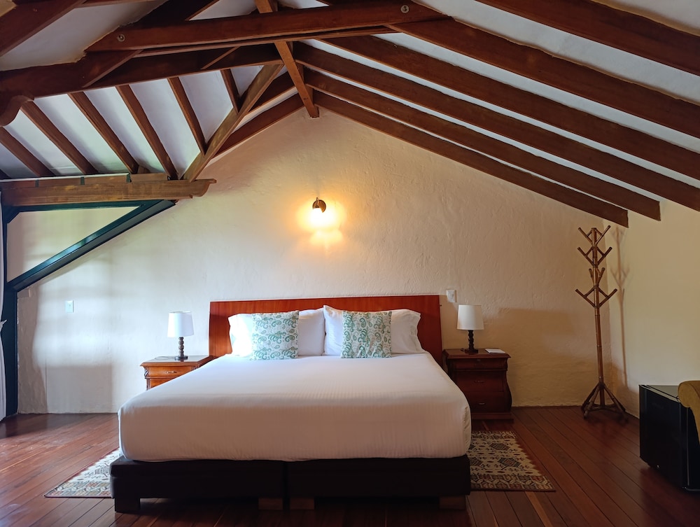 Premier Room, 1 King Bed, Garden View photo 1
