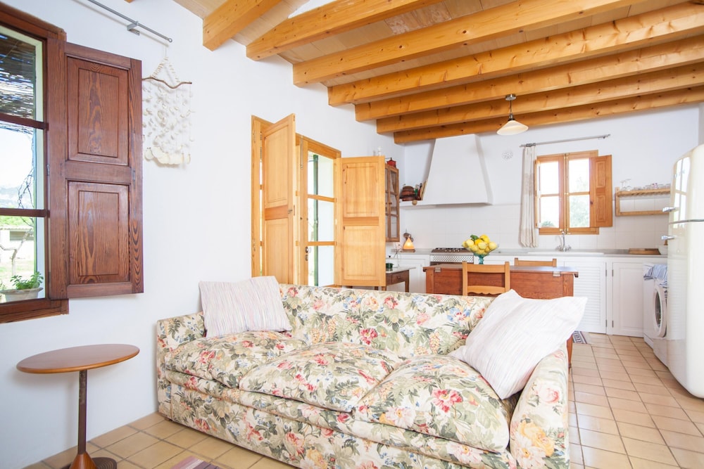 Villa photo 2