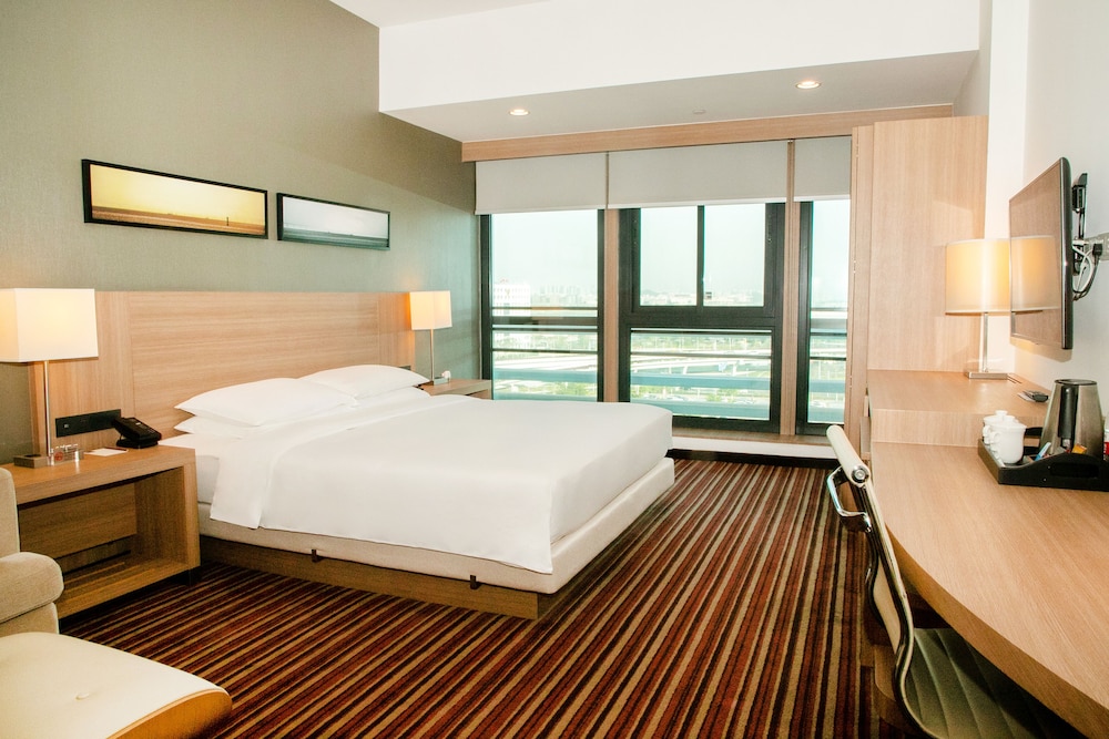 Hyatt Place Room with 1 King bed and No Sofa Bed