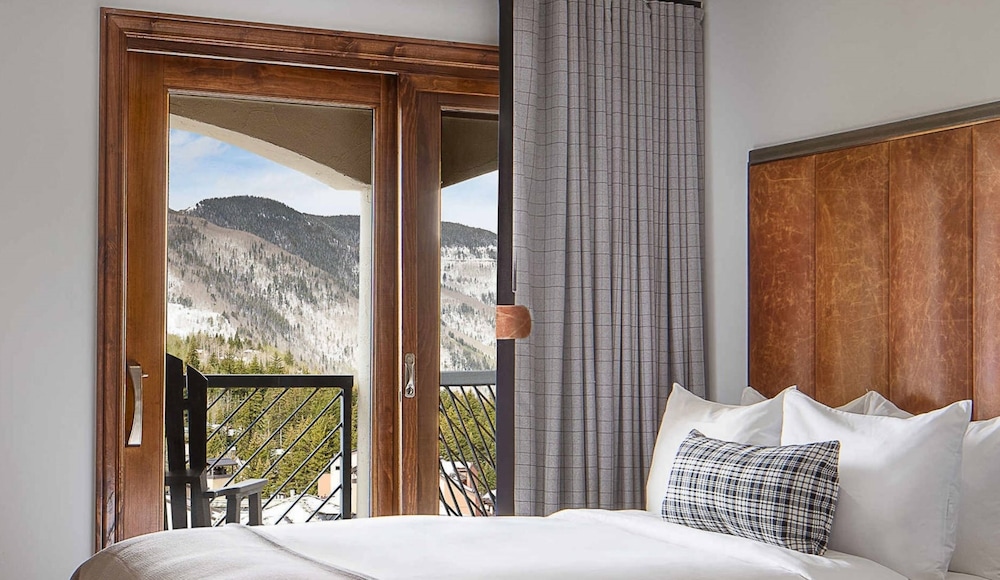 Room, 2 Double Beds, Balcony, Mountain View - Photo 4
