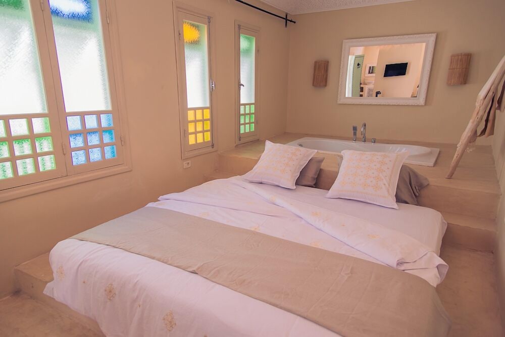 Honeymoon Suite, Ensuite (Musc) photo 3