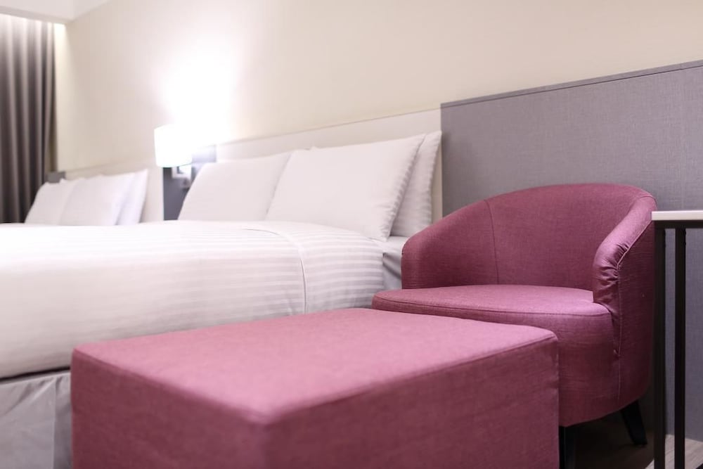 Family Quadruple Room, 2 Double Beds, Bathtub photo 3
