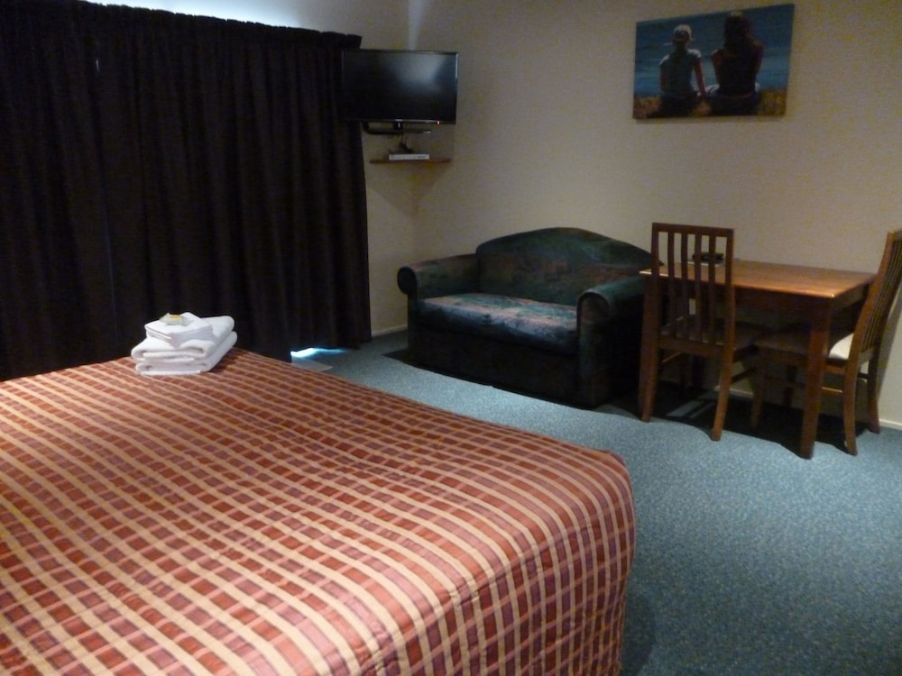 Standard Studio, Non Smoking, Kitchenette (Queen Studio Unit) photo 2
