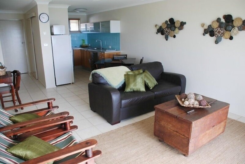 Apartment, 2 Bedrooms, Upstairs (2T BEACHFRONT)