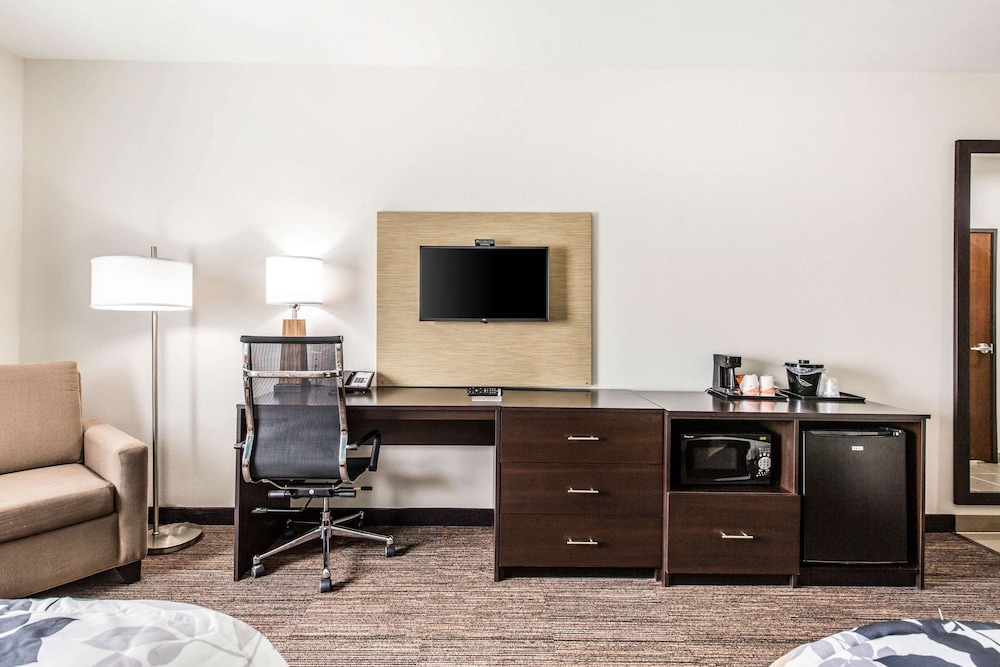 Room, 2 Queen Beds, Accessible, Non Smoking photo 2