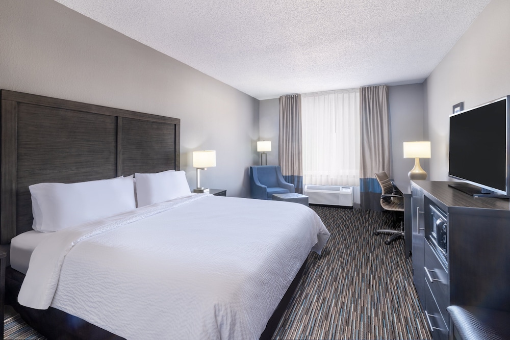 Standard Room, 1 King Bed - Photo 2