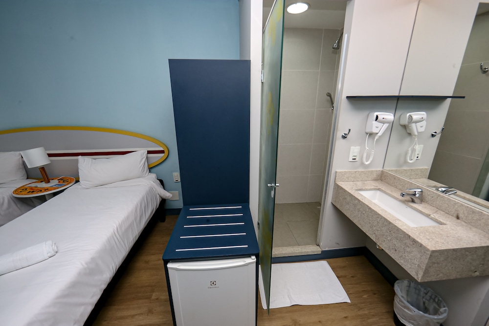 Standard Room, 3 Twin Beds, Non Smoking photo 2