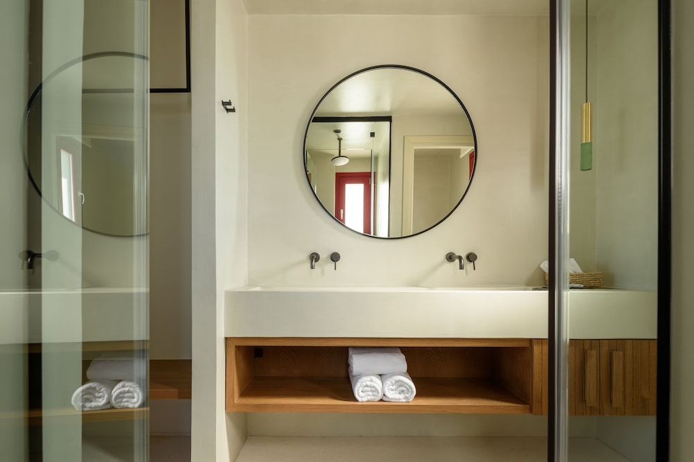 Elite Suite, Jetted Tub - Photo 15
