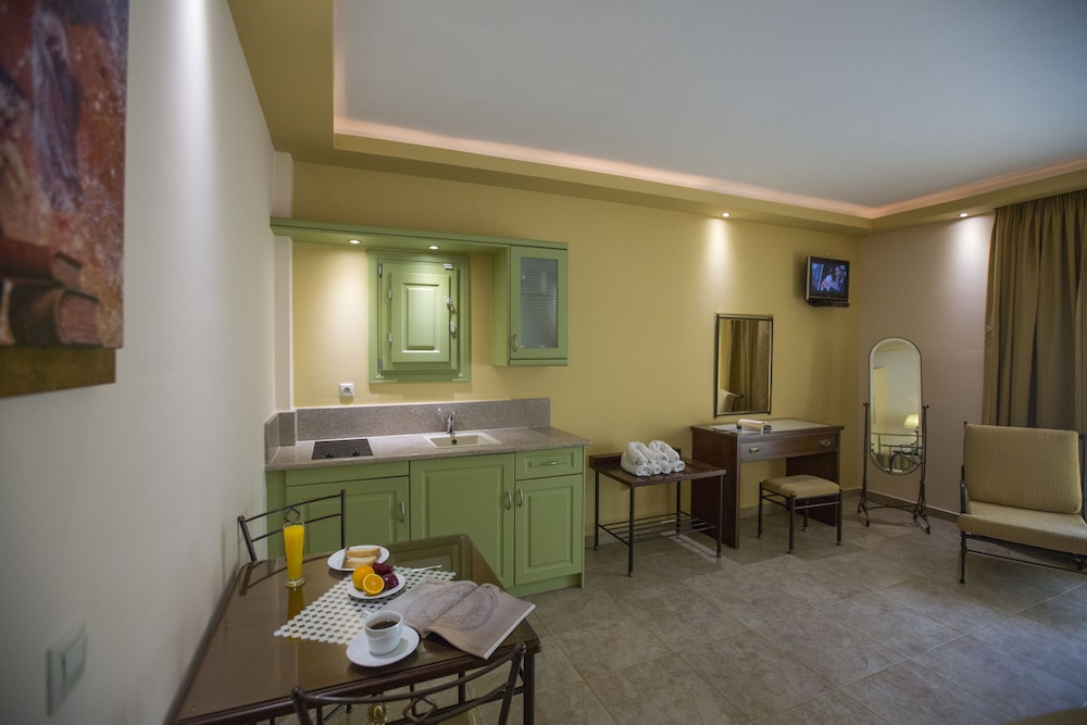 Deluxe Room - Photo 5