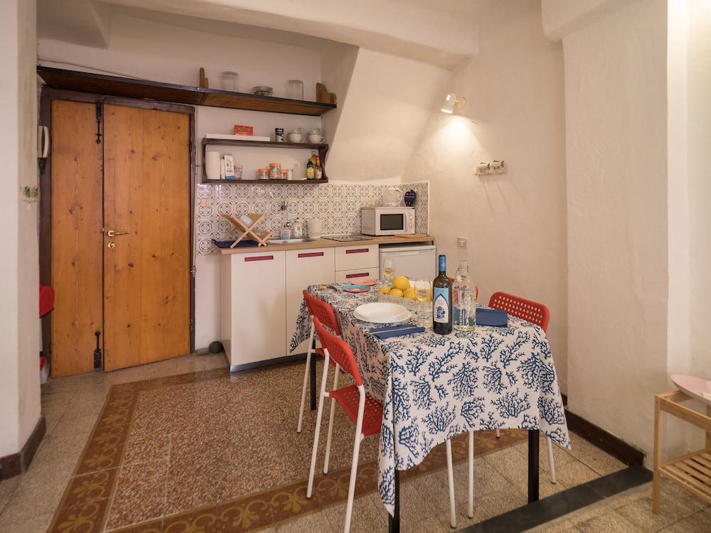 Economy Apartment, 2 Bedrooms, Partial Sea View photo 2