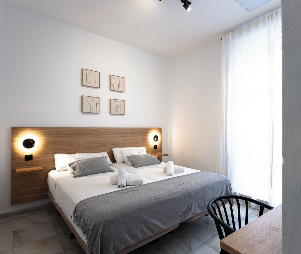 Standard Twin Room, Shared Bathroom