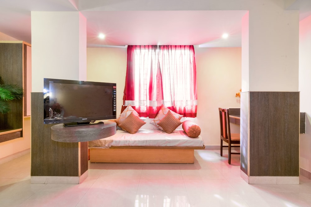 Superior Suite, 1 Bedroom, Non Smoking, City View photo 3