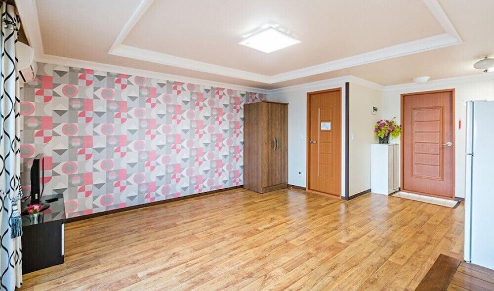 Room (Byulbit Bada) - Photo 5