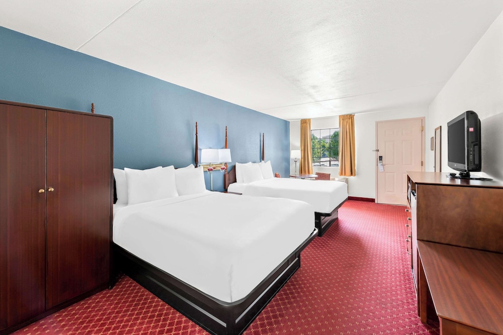 Standard Room, 2 Queen Beds, Non Smoking - Photo 3