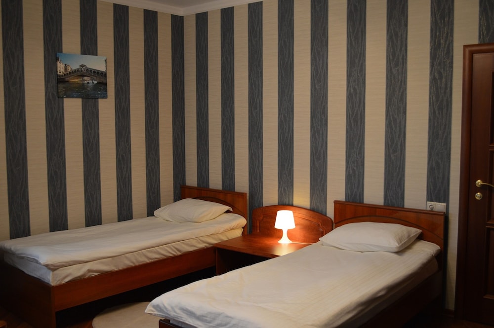 Standard Twin Room photo 2