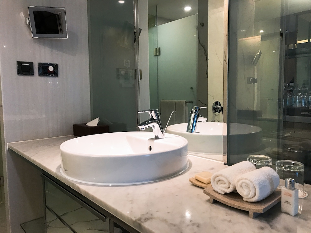 Premier King Room - Photo 7