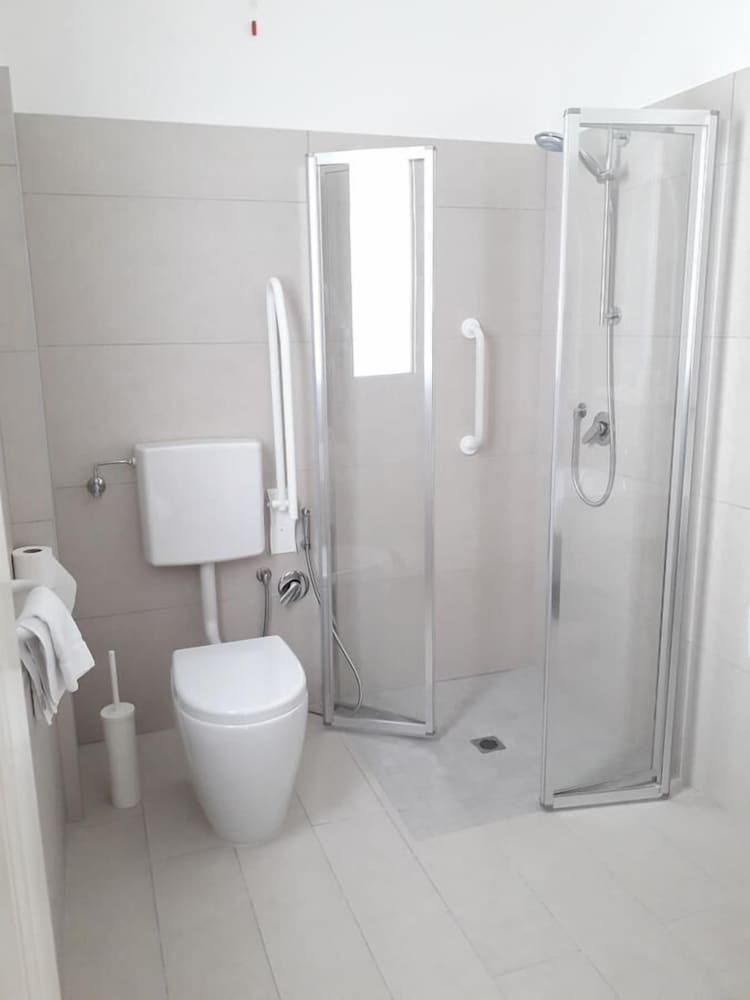 Double or Twin Room, photo 7