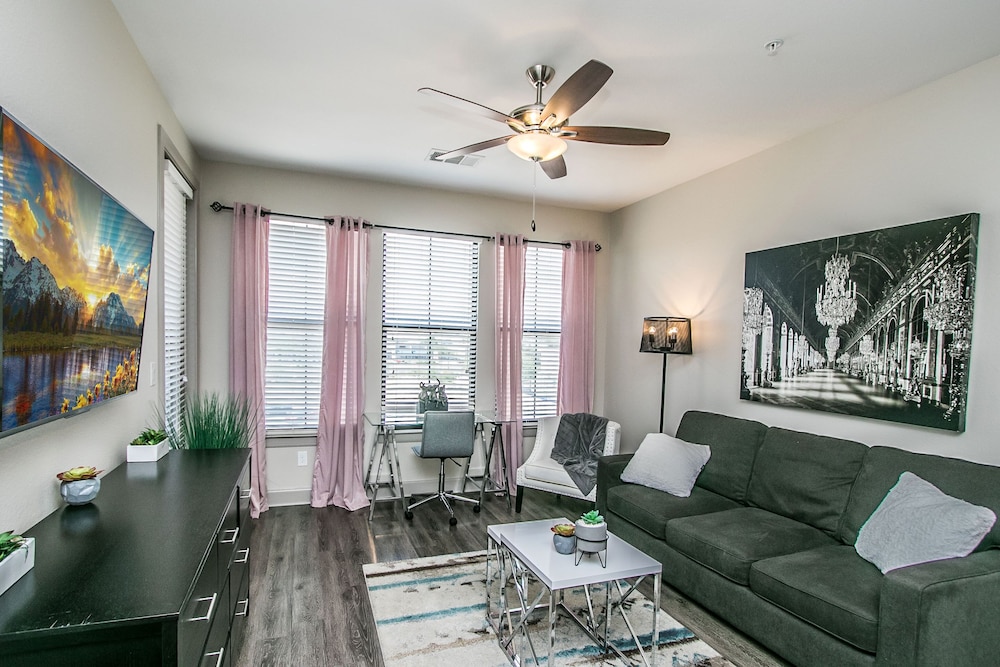 Luxury Condo photo 1