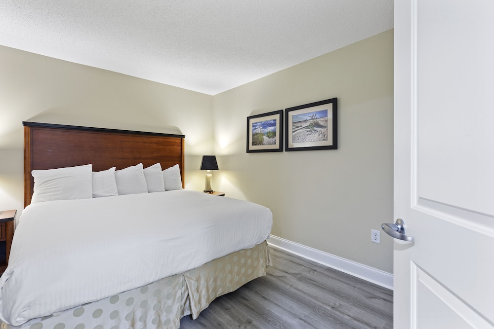 One Bedroom King Angle, Kitchenette photo 2
