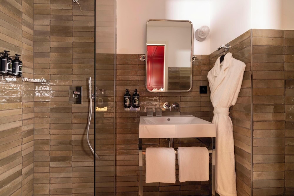 Deluxe Room (with spa access)