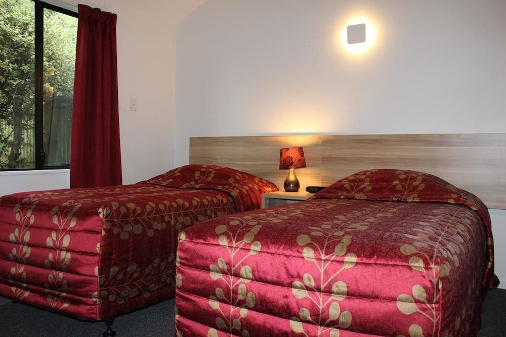 Standard Suite, 2 Bedrooms, Kitchenette (Unit) photo 2