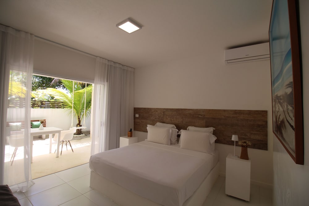 Standard Suite, 1 King Bed, Garden View