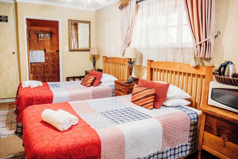 Economy Twin Room photo 1